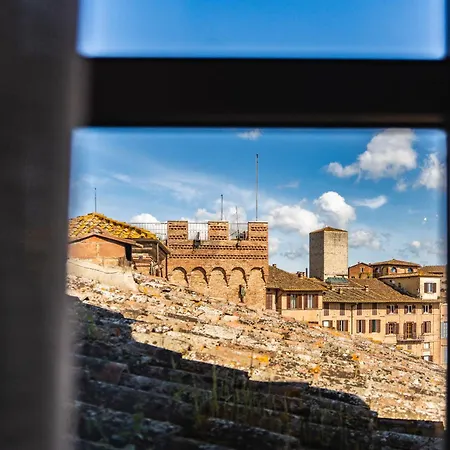 Apartment Torre Dei Lambertini Windows On Piazza Del Campo - Residenza D'epoca
