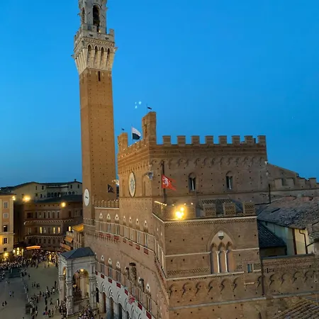 Torre Dei Lambertini Windows On Piazza Del Campo - Residenza D'epoca * Siena